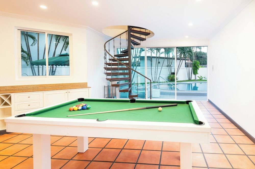 Luxury 4BR Private 425sqm Party Pool Villa