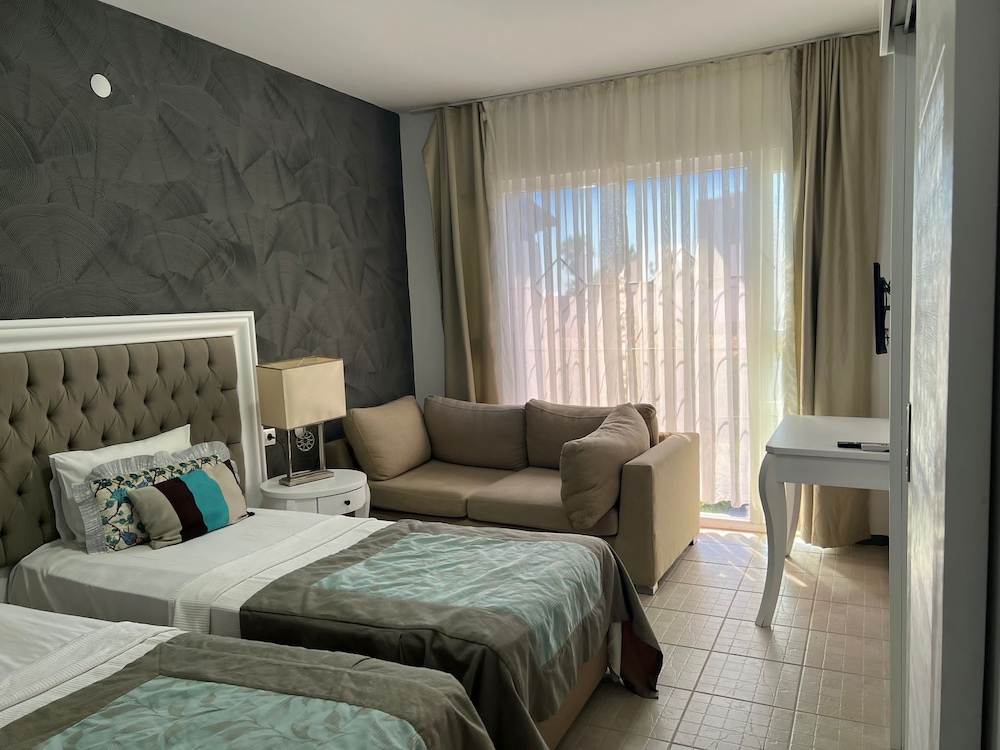 Tiana Beach Tatil Köyü - Her Şey Dahil - Image 15