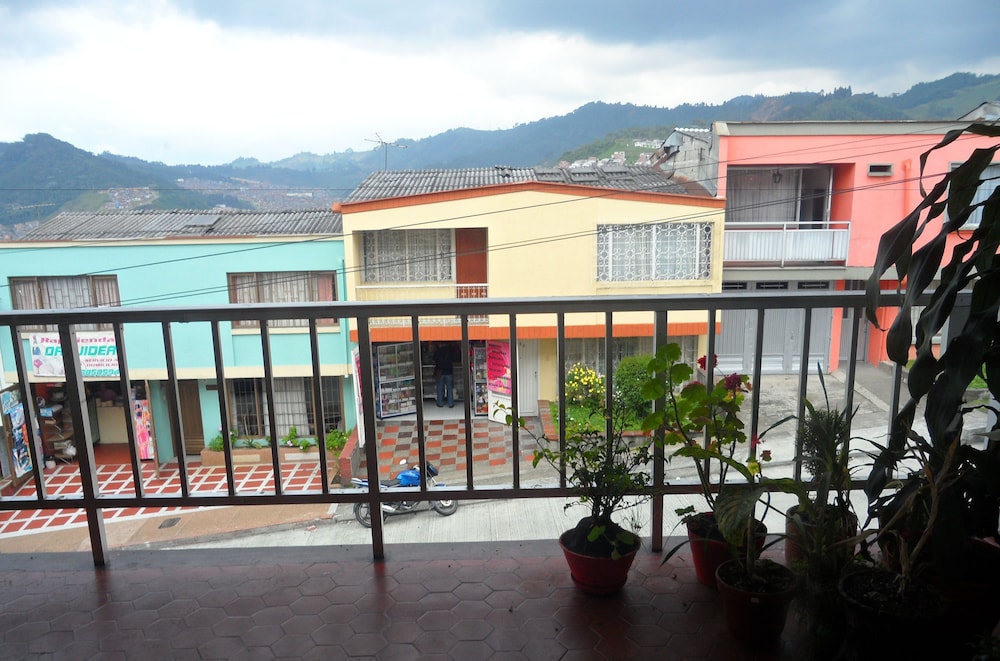 Casa Blanca Hostal Manizales - Hostel