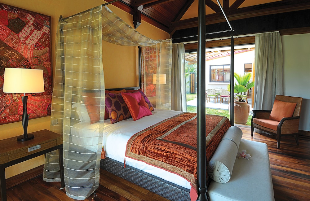 Sankhara Beachfront Villas