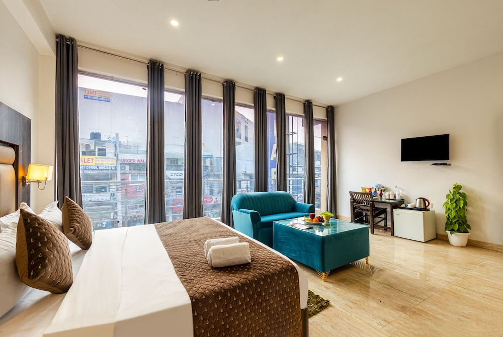 Hotel The Kiara - Complimentary Oneway Airport Transfer