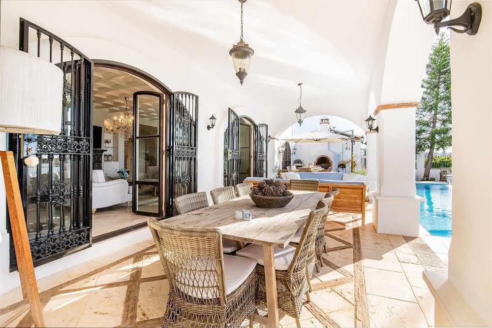 Super Villa Near Beach with Heated Pool - Image 5
