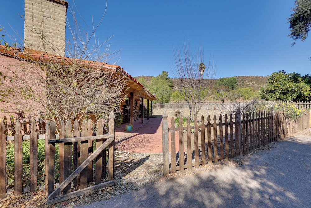 4 Mi to Lake Wohlford: Cabin in Escondido