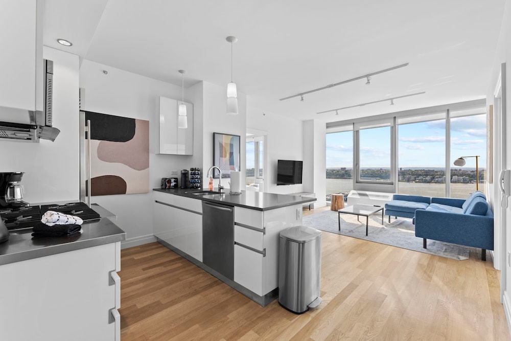 Forte Select by Rove Travel 2BR Midtown West Apt