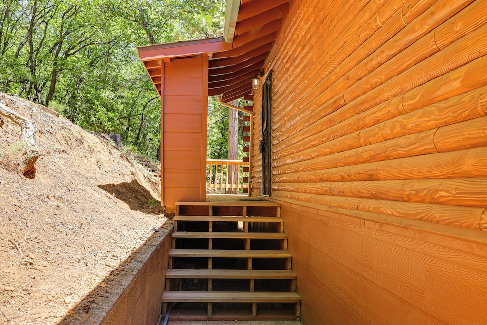 Community Lake Access: Peaceful Cabin in Sonora!