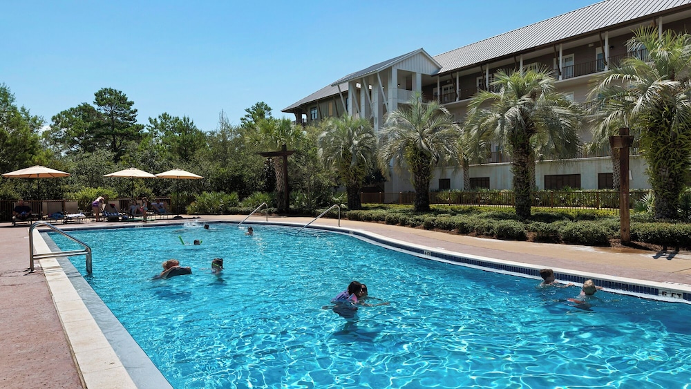Coastal 3BR Condo With Pool & Shuttle : Snowbird Friendly!