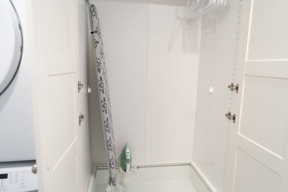 Updated 1BR House in Glendale With Private Fenced Yard p55