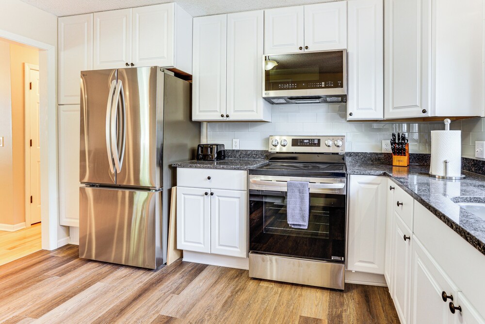 8 Mi to Central Minneapolis: Modern Home w/ Yard