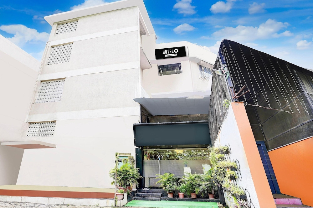 Pleasant Stays Near Powai Lake Mumbai