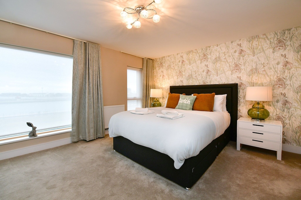 Just Stay Wales - Waterfront Townhouse view 5