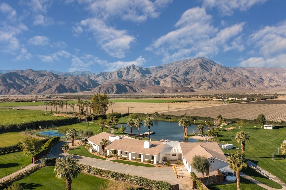 Buena Vista by Avantstay Massive Outdoor Oasis w/ Pool, Spa Firepit! - Property Image 23