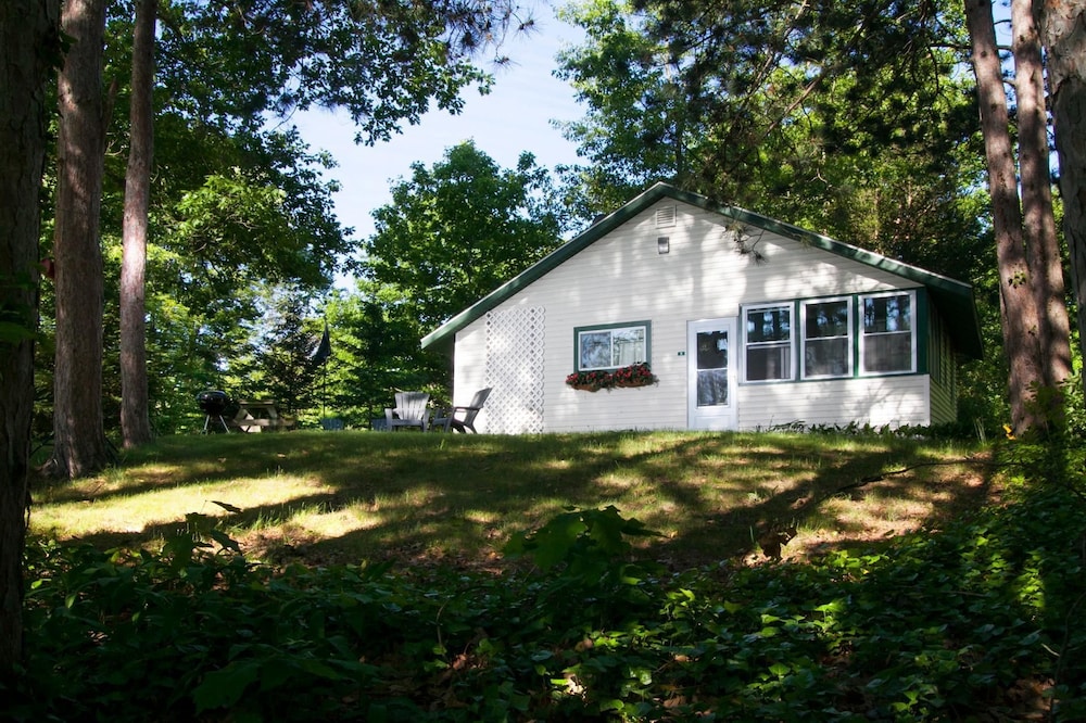 Goshorn Lake Cottages