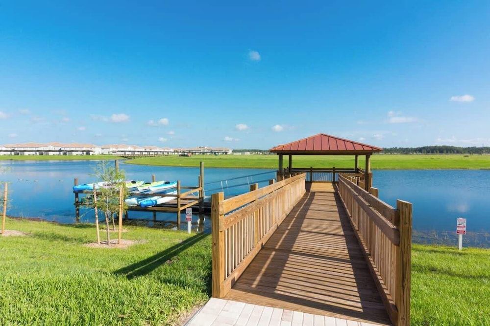 Luxury Decor 6BR at Storey Lake Sleeps 16