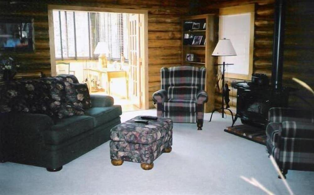 Silverwolf Log Chalet Resort