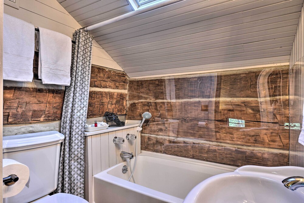 Cabin Near Boone w/ Hot Tub  Mountain Views - Property Image 34