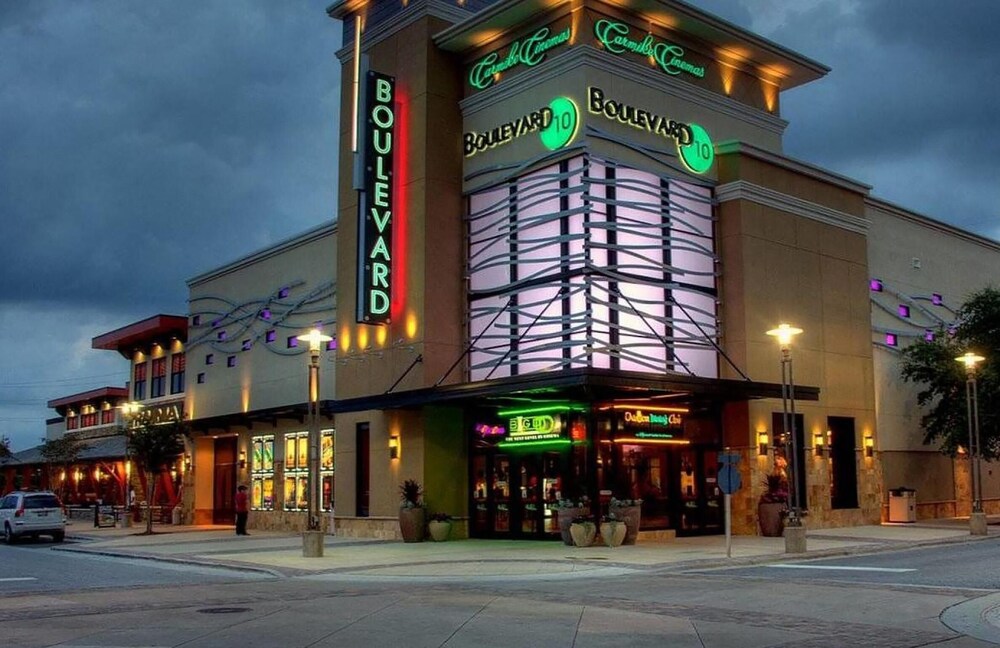 Hotel Beach Within Reach - Image 1