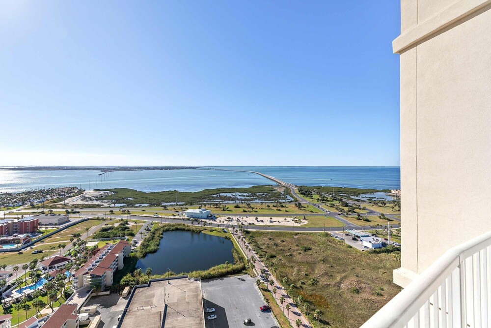 Sapphire Beach - Breathtaking 26th Floor Views 3 Bedroom Apts