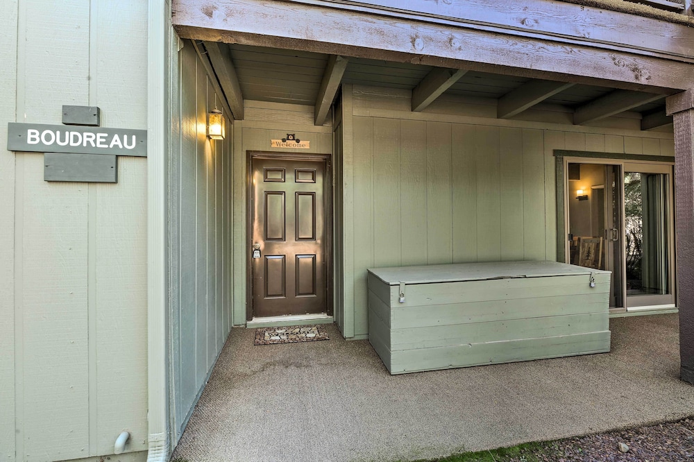 Patio & Fireplace: Country Club Pinetop Condo! view 5