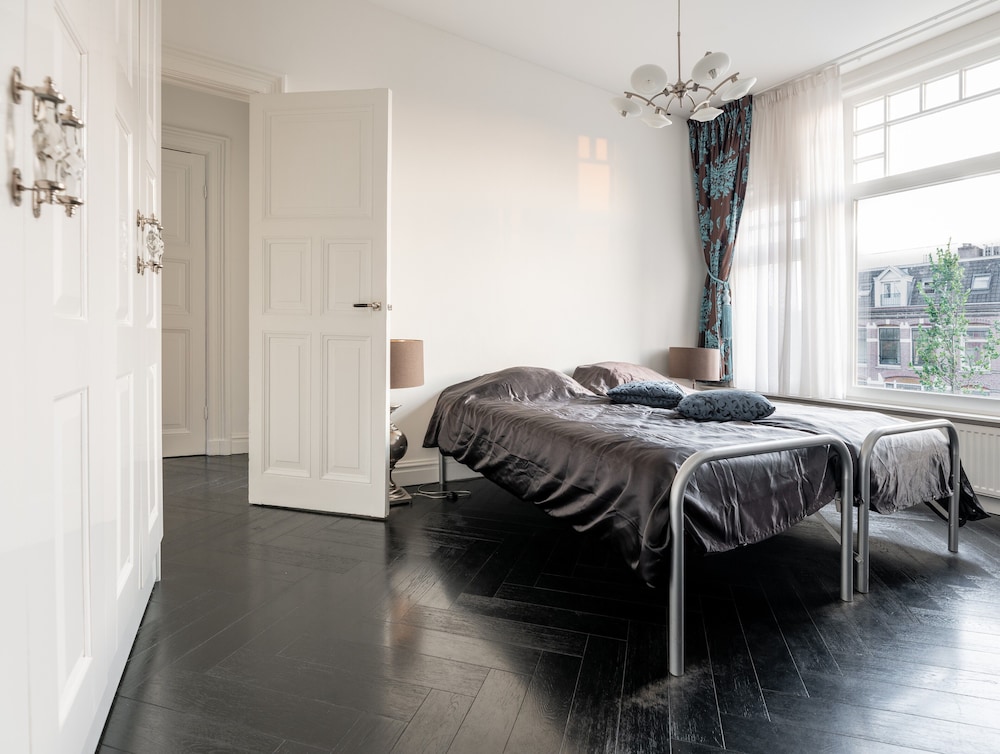 Sézane's Lodges: shared home - not hotel - in museum district