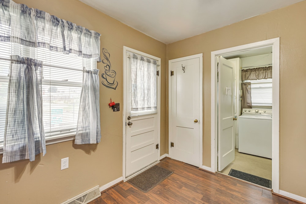 Dtwn Belleville Home w/ Yard < 1 Mi to High Banks