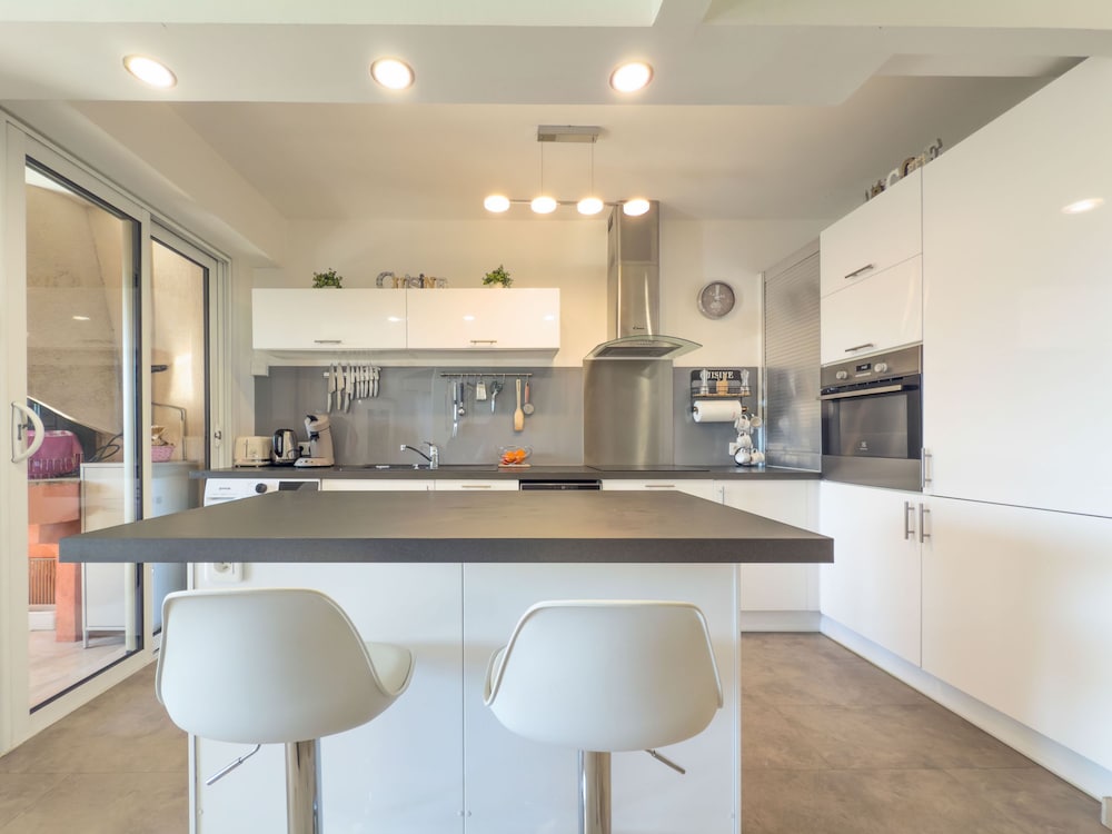 Le Cozy in Cannes With 2 Bedrooms and 1 Bathrooms