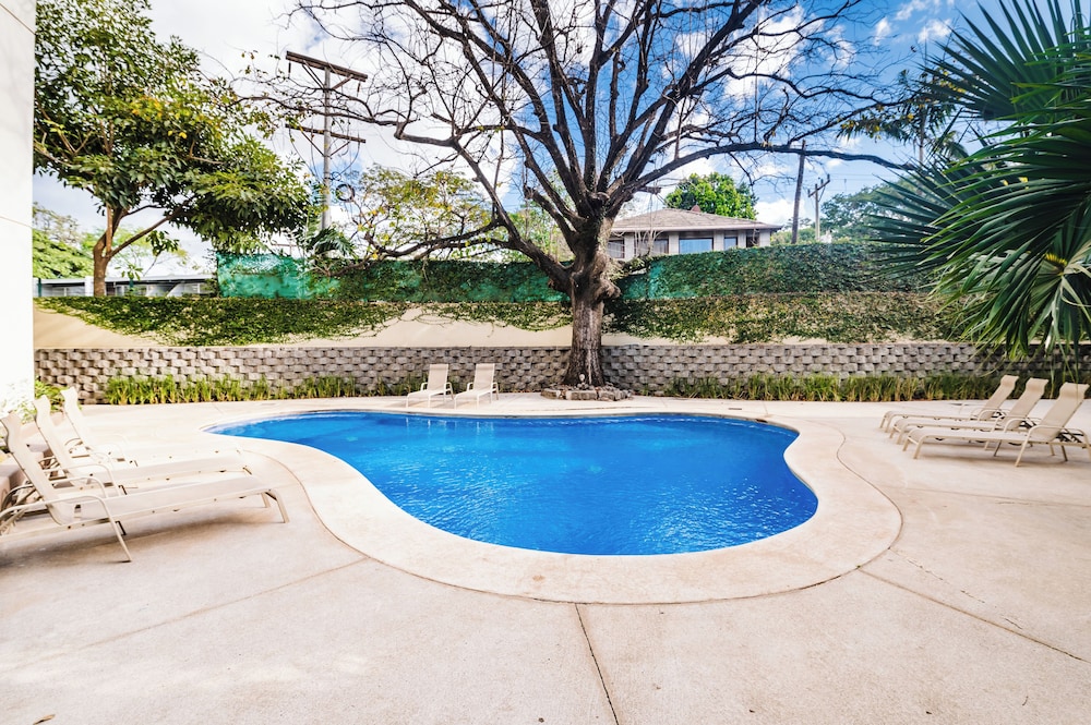 mVillas - Luxury 2Bed 2Bath Condo w Pool - Property Image 7