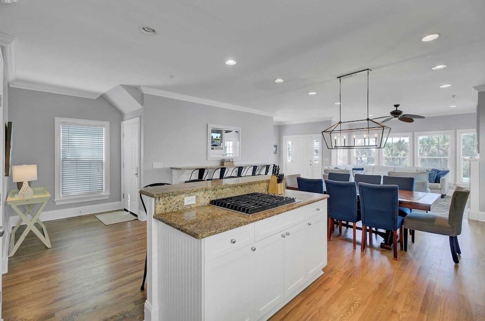 6 10th Avenue by Avantstay Steps to the Beach Pool 2691 Sqft