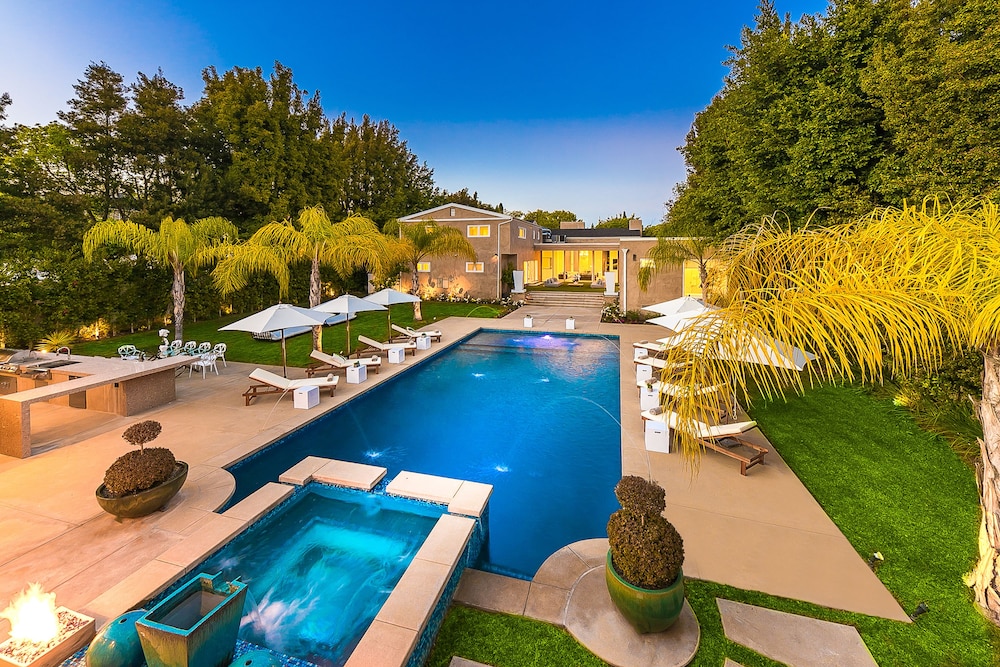 Beverly Hills Luxury Modern Palace - Image 1