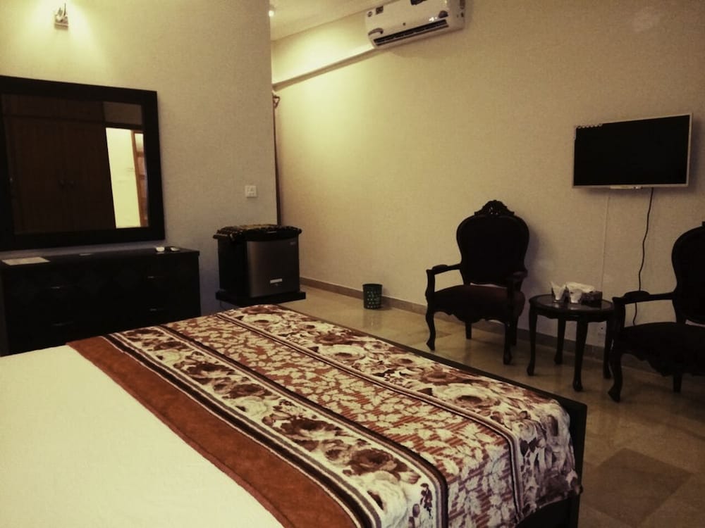 Royal Galaxy Guest House view 3