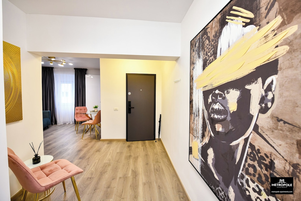 Metropole Apartments Central City