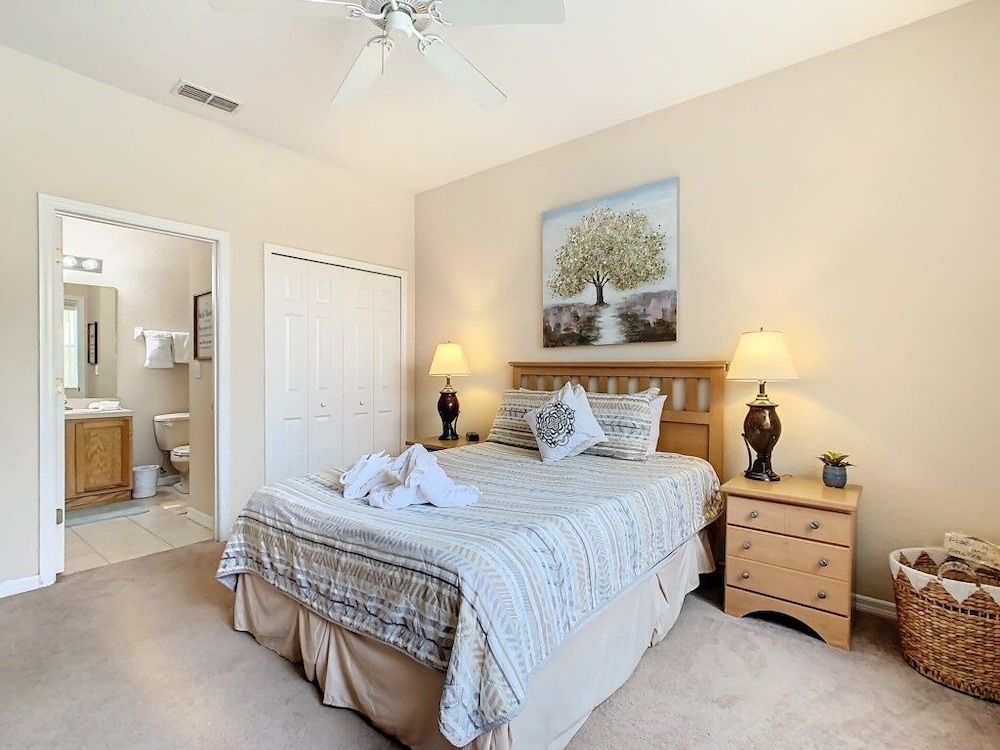 Regal Oaks Getaway: 4br Home Close To Disney & Old Town 4 Bedroom Townhouse