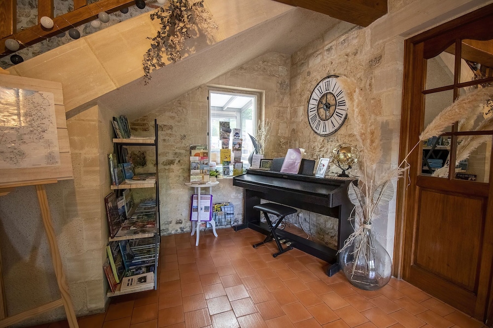 Le Prieure des Fontaines view 4