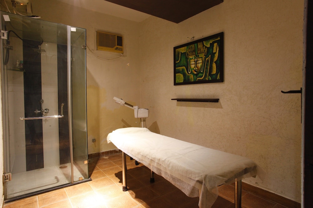 The Byke Grassfield Resort With Outdoor Pool, Shyam Nagar