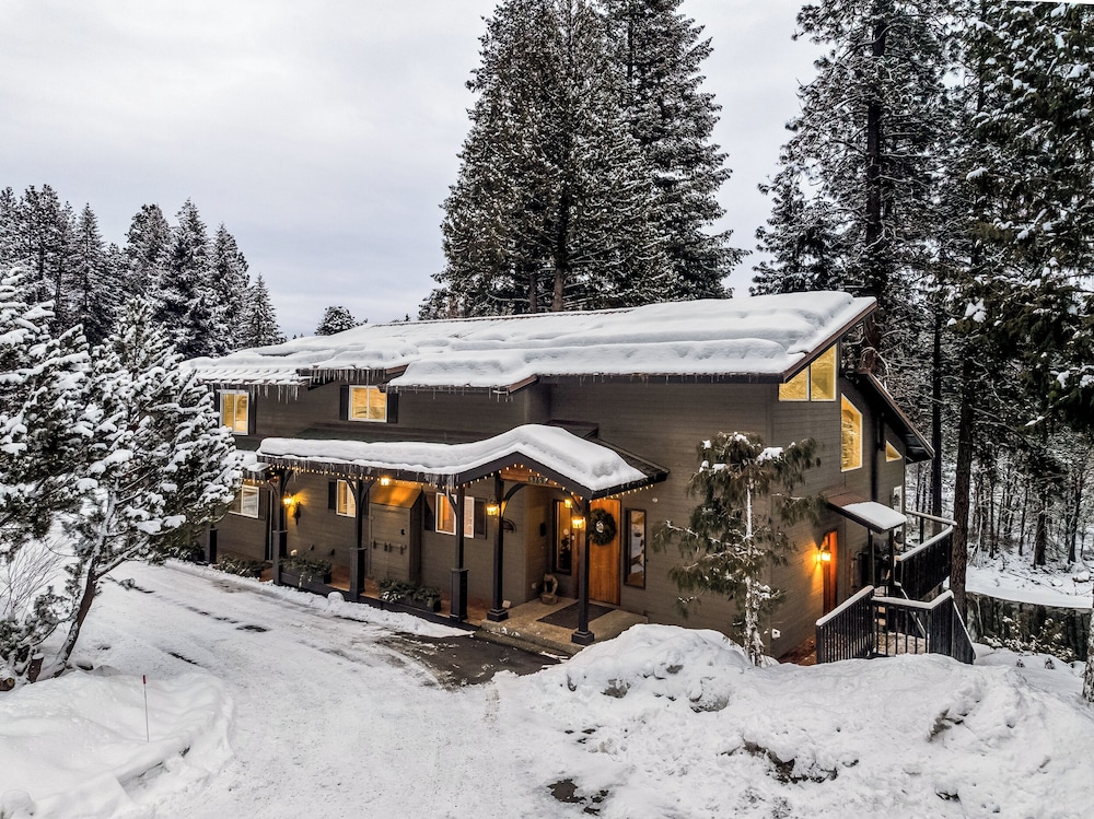 All Seasons River Inn