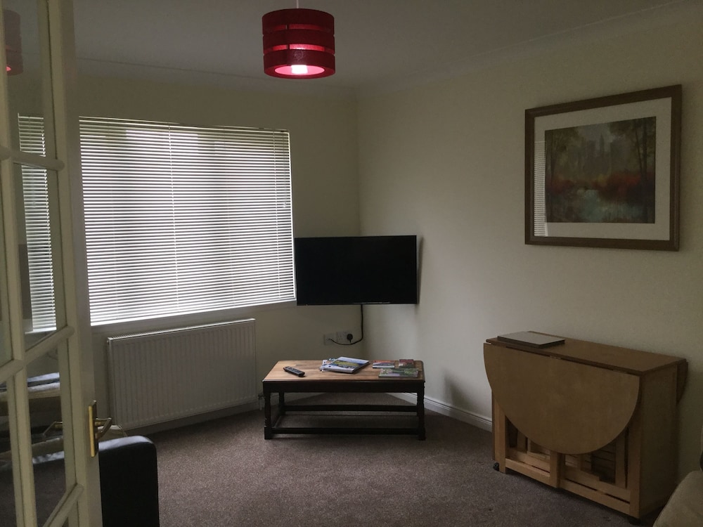 Inverness Apartments - Morning Field