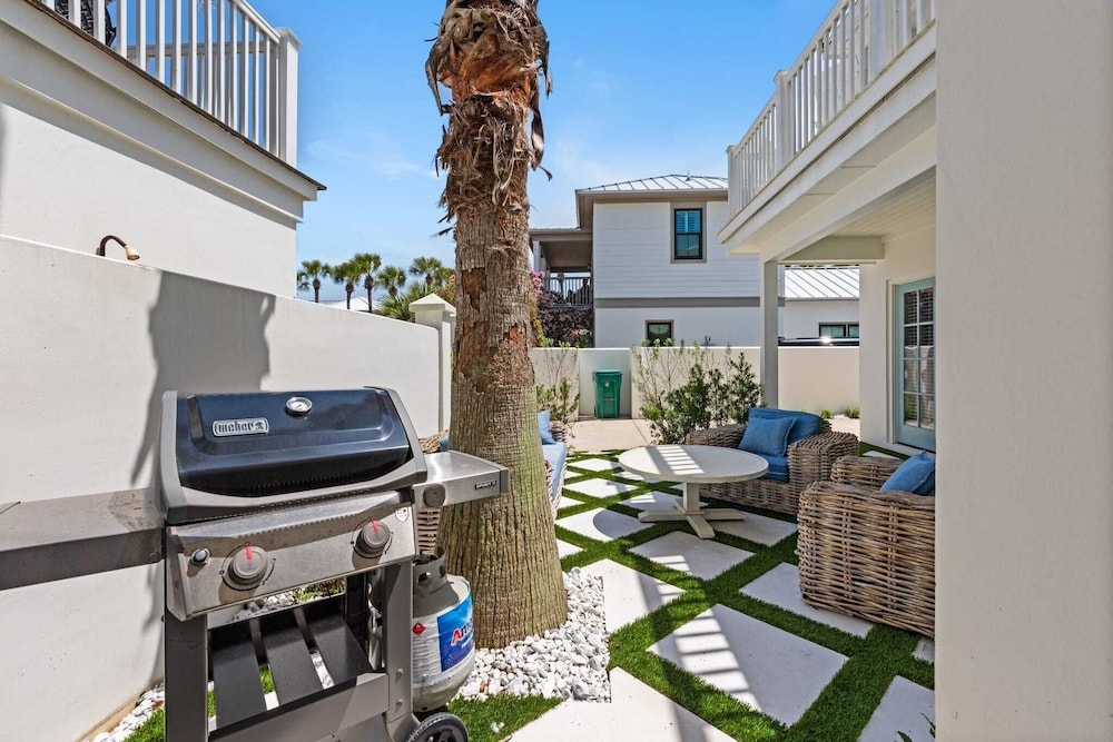 Steps to Rosemary Beach, Pool, Patio w/ Firepit The Salty Perch by Avantstay