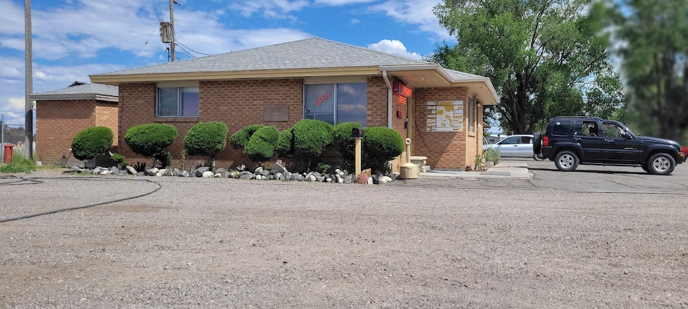 Tops Motel