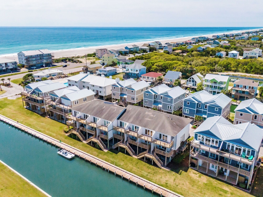 Queens Grant by Topsail Realty