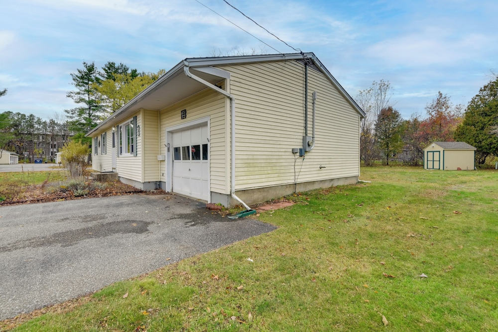 15 Mi to Cochran's Ski Area: Cozy Home w/ Yard!
