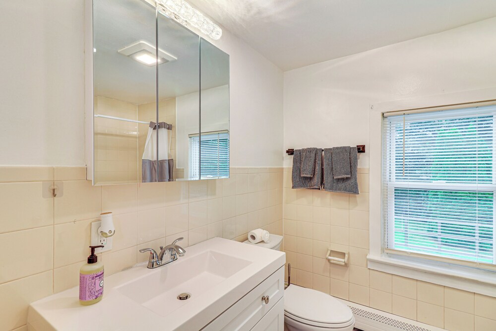 12 Mi to Rutgers: Brand New Apt w/ Home Office!