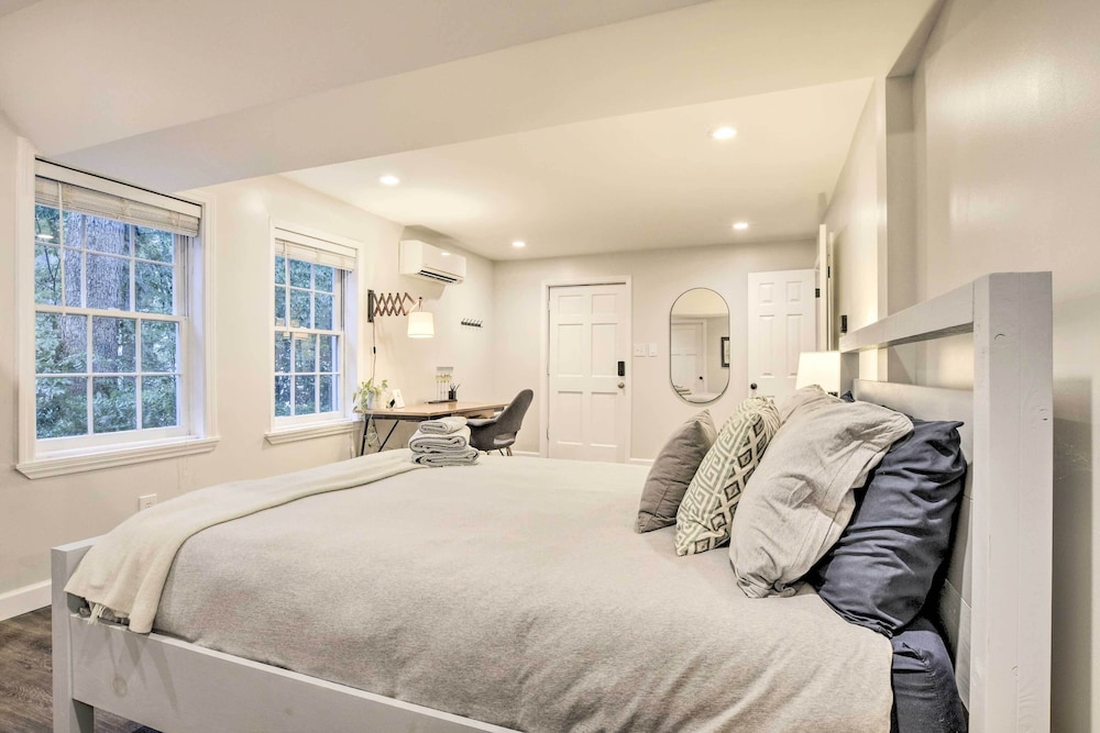 Dog-friendly Raleigh Apartment ~ 5 Mi to Downtown! view 2