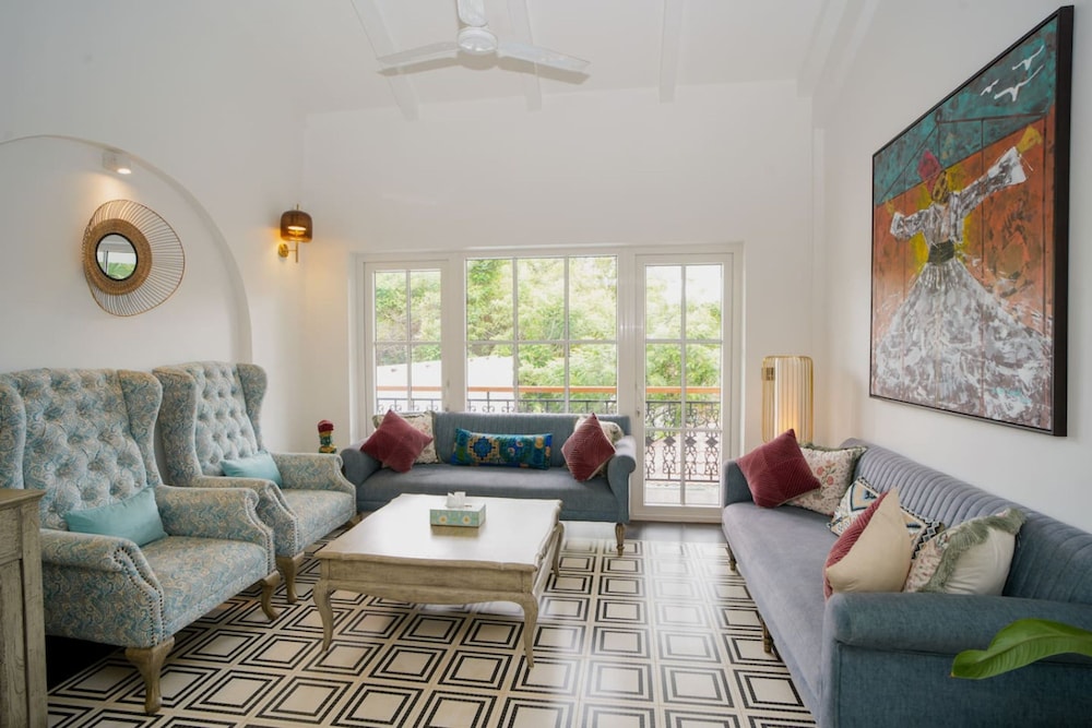 Villa Bauhinia - 5bhk With Pool 10 Mins to Beach