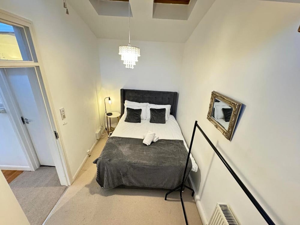 The Heart of Kensington Mews - Private House-Centrally Located-Great Transport