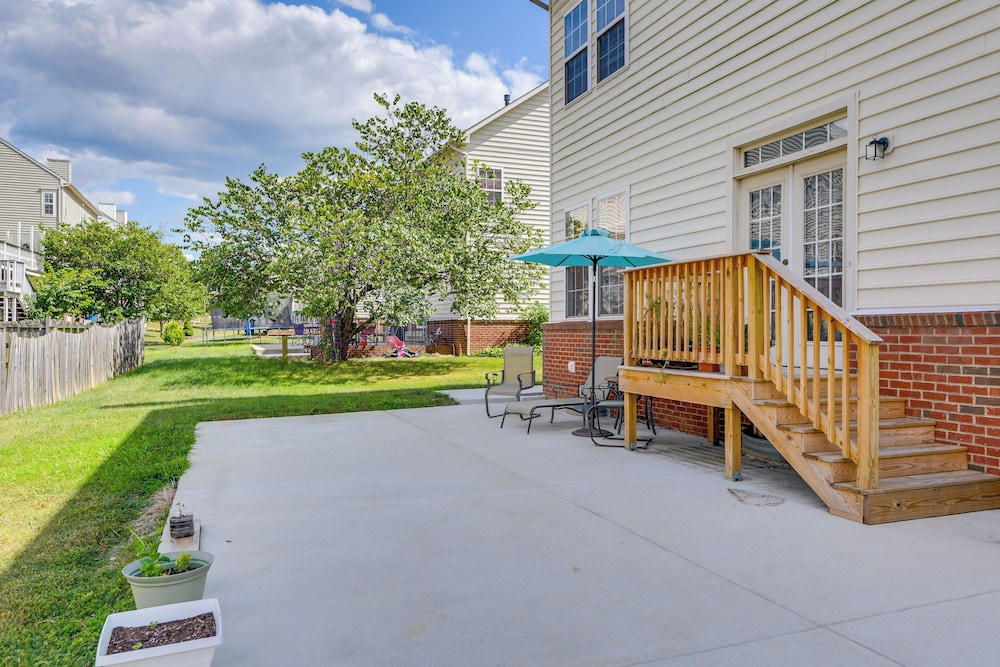 Pets Welcome! Cozy Family Apartment in Sterling