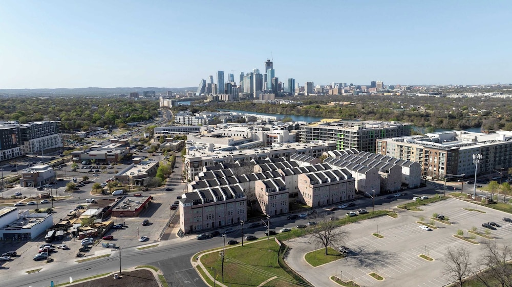 Modern Home, Private Balcony, Near Rainey & Lady Bird Lake Haus of Z