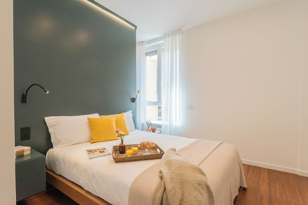 Como Volta Square With Terrace by Rent all Como