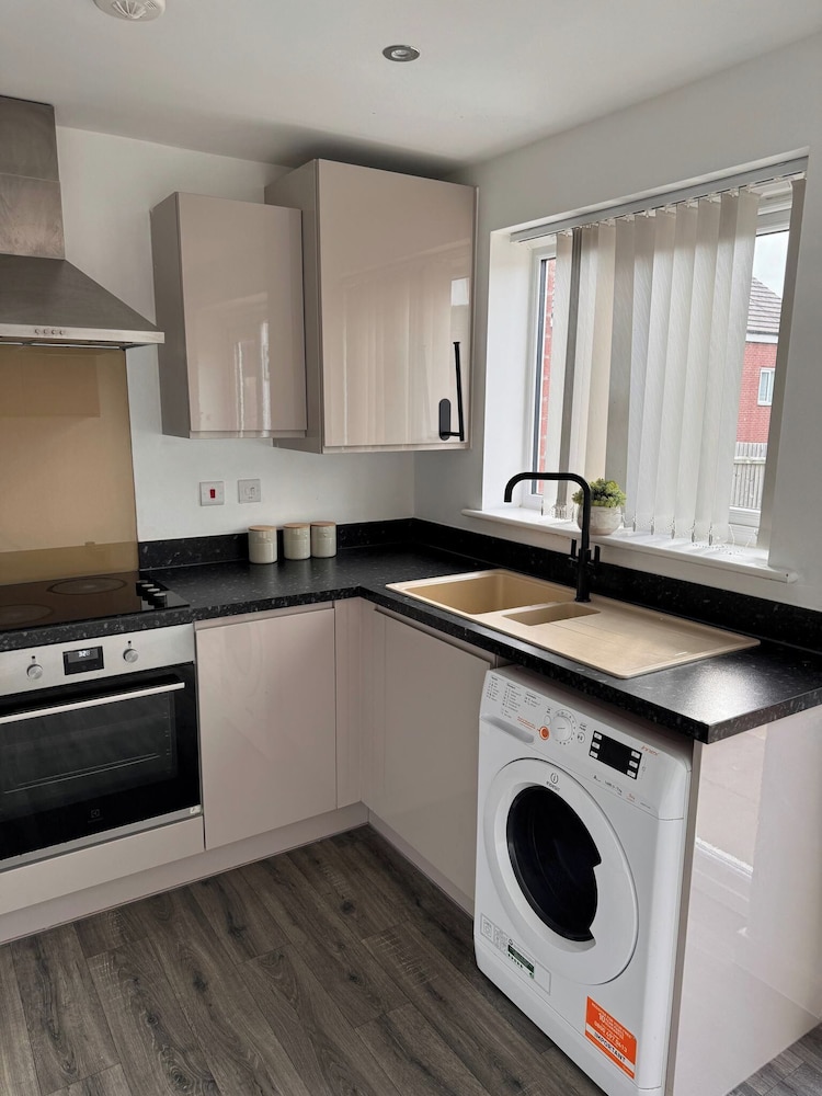 Coventry Chic City House - 3 Beds