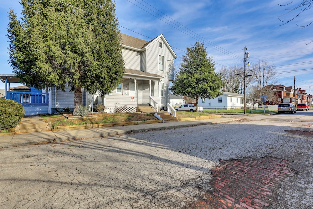 1 Mi to Camden Clark: Central Parkersburg Condo