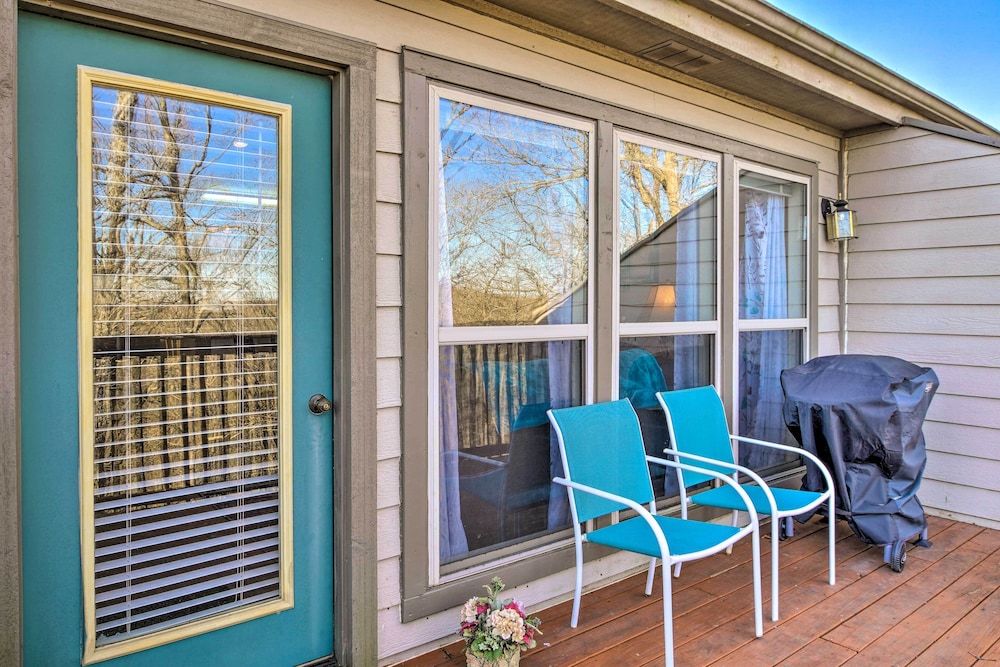 Walk-in Branson West Condo w/ Balcony, Pool Access view 5