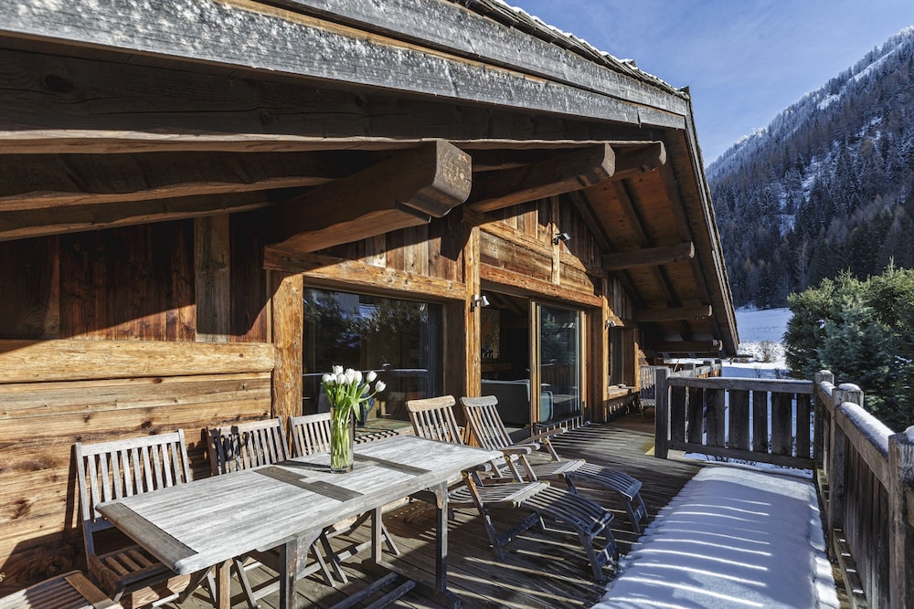 Chalet Hermine 5 Hot Tub and Sauna Les Chosalets